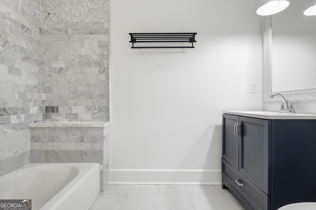 611 West 3rd Street Ocilla, GA 31774 - Photo 18 of 53 a bathroom with a bathtub