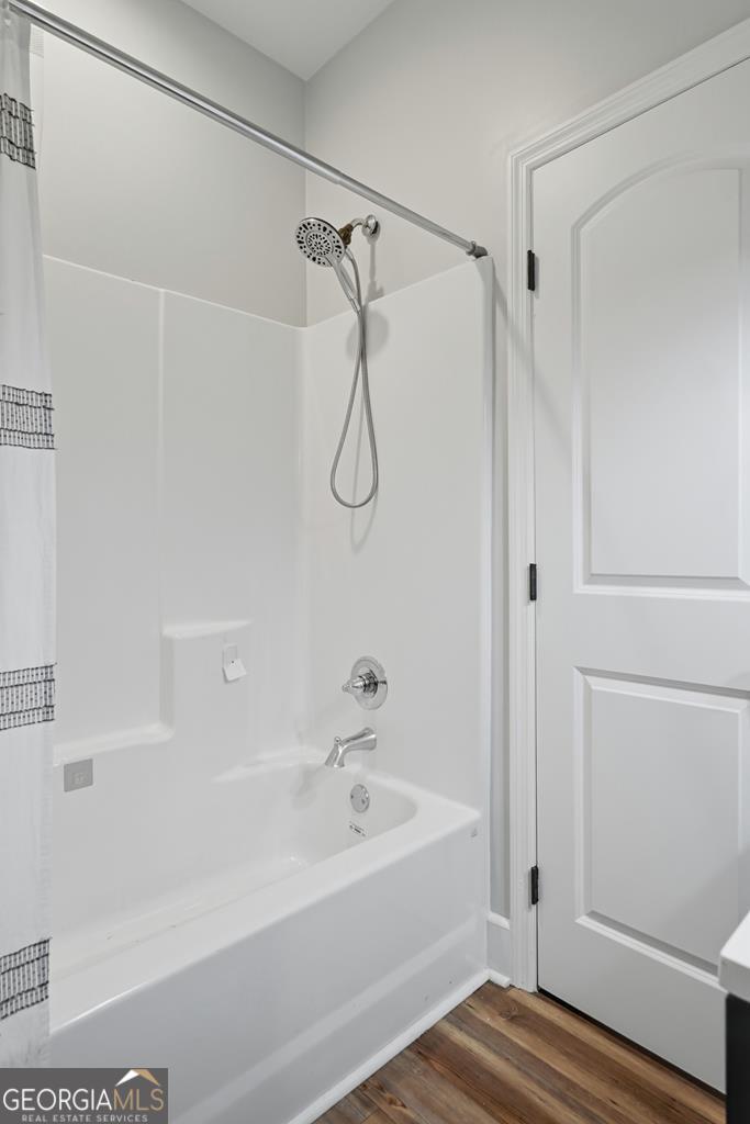 611 West 3rd Street Ocilla, GA 31774 - Photo 27 of 53 a bathroom with a bathtub and a shower