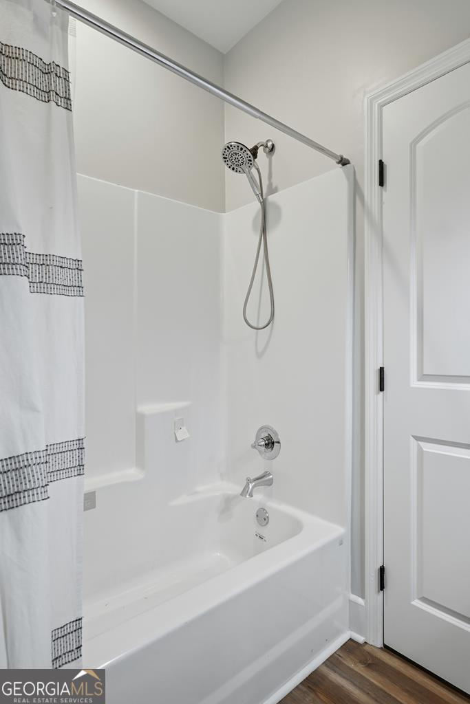 611 West 3rd Street Ocilla, GA 31774 - Photo 28 of 53 a bathroom with a bath tub with a shower