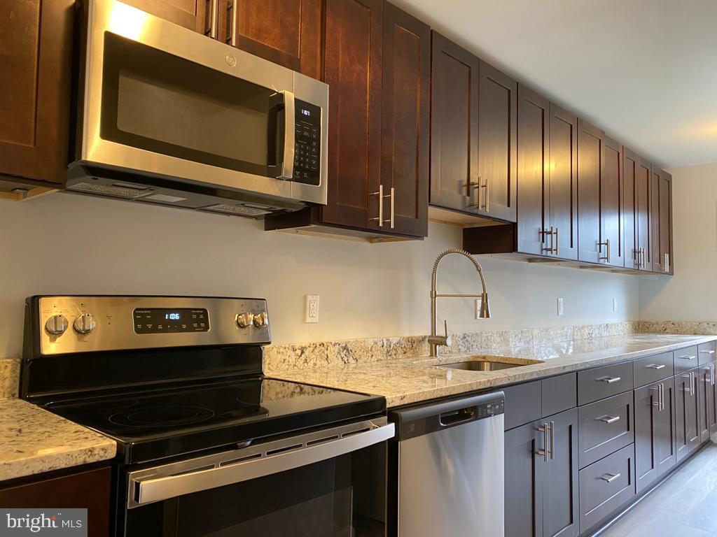 15714 Dorset Road, Unit 201 Laurel, MD 20707 - Photo 2 of 14 KITCHEN