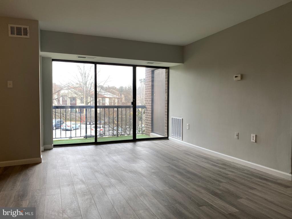 15714 Dorset Road, Unit 201 Laurel, MD 20707 - Photo 4 of 14 LIVING ROOM