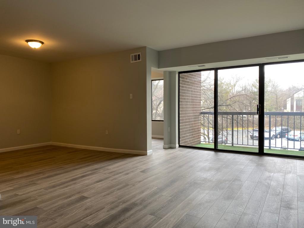 15714 Dorset Road, Unit 201 Laurel, MD 20707 - Photo 5 of 14 LIVING ROOM