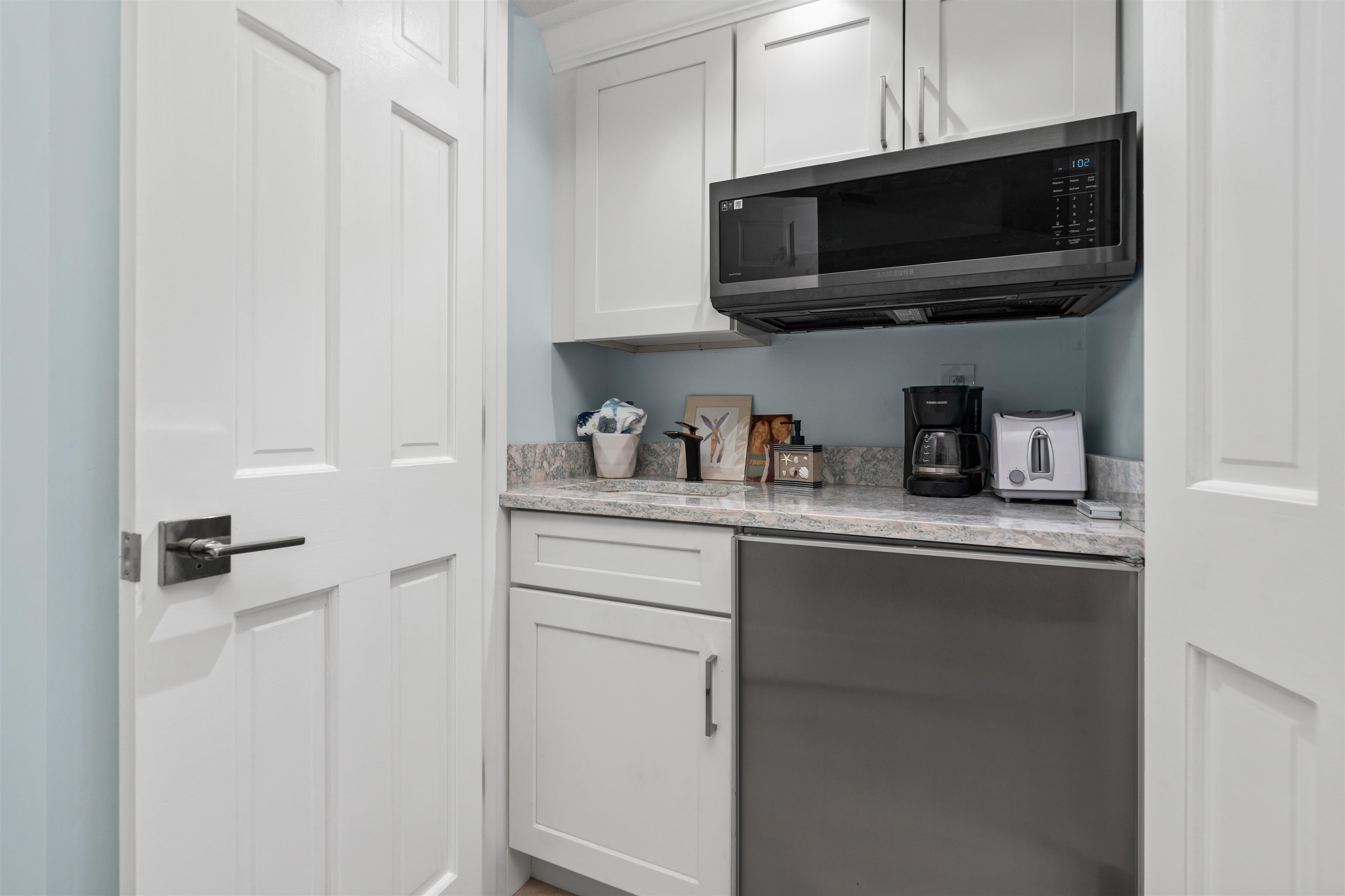318 Marsh Point Circle St. Augustine, FL 32080 - Photo 29 of 44 a kitchen with a microwave sink and cabinets