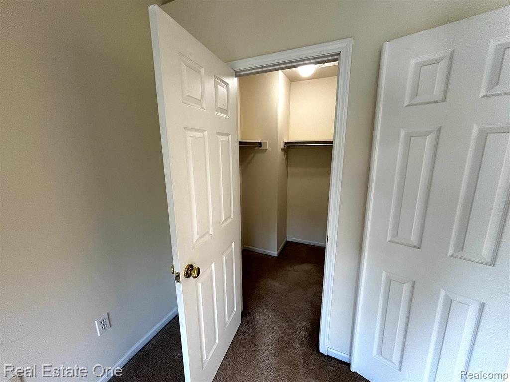 1423 Chesapeake Road, Unit 54 Royal Oak, MI 48067 - Photo 15 of 35