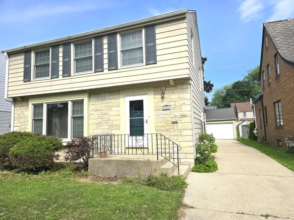 $2,595 | 2626 North 73rd Street, Wauwatosa, WI 53213