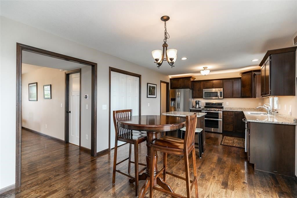3075 Ridgeview Drive Ely, IA 52227 - Photo 12 of 44 Gallery Image 12