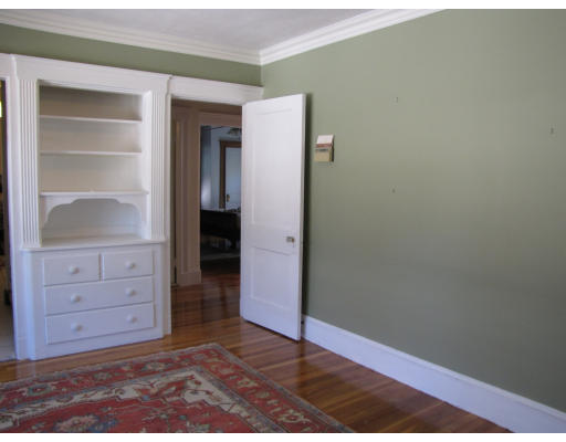 8 Sunnybank Road, Unit 8 Watertown, MA 02472 - Photo 5 of 17 Gallery Image 5