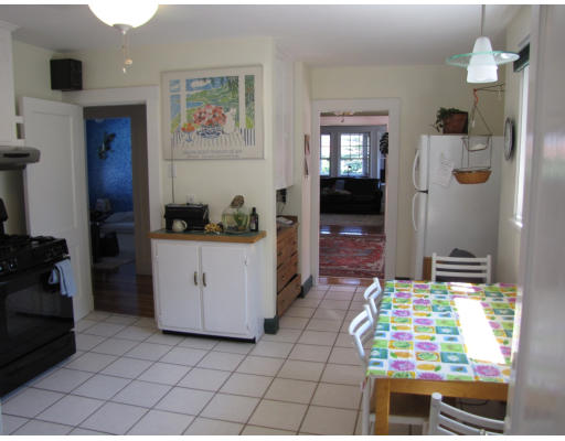 8 Sunnybank Road, Unit 8 Watertown, MA 02472 - Photo 9 of 17 Gallery Image 9