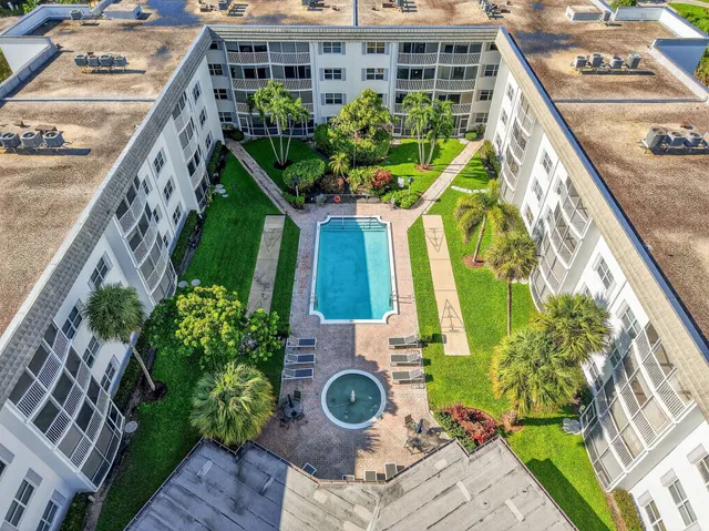 $3,200 | 800 East Camino Real, Unit 210, Boca Raton, FL 33432