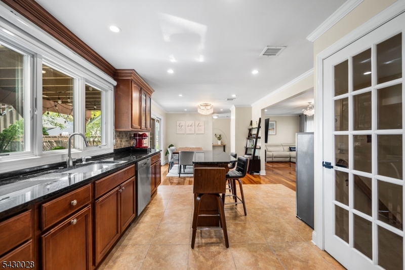 124 Crain Road Paramus, NJ 07652 - Photo 14 of 48