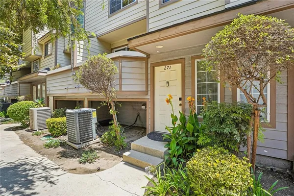 $460,000 | 11150 Glenoaks Boulevard, Unit 271, Pacoima, CA 91331