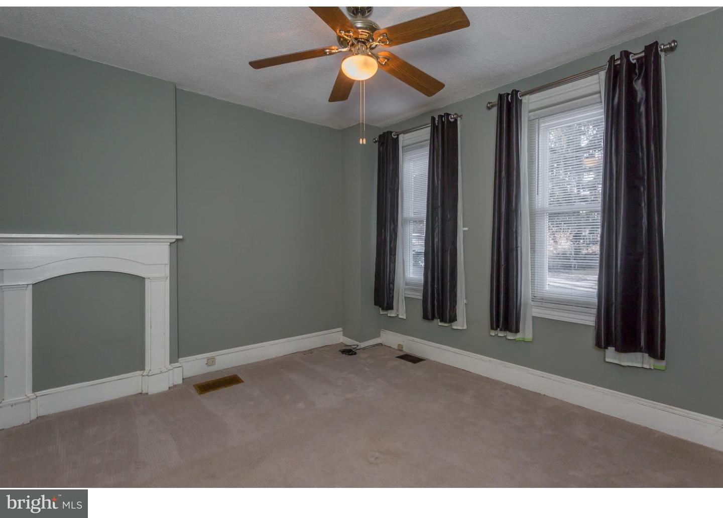 236 Chestnut Street Spring City, PA 19475 - Photo 4 of 25 Living Room