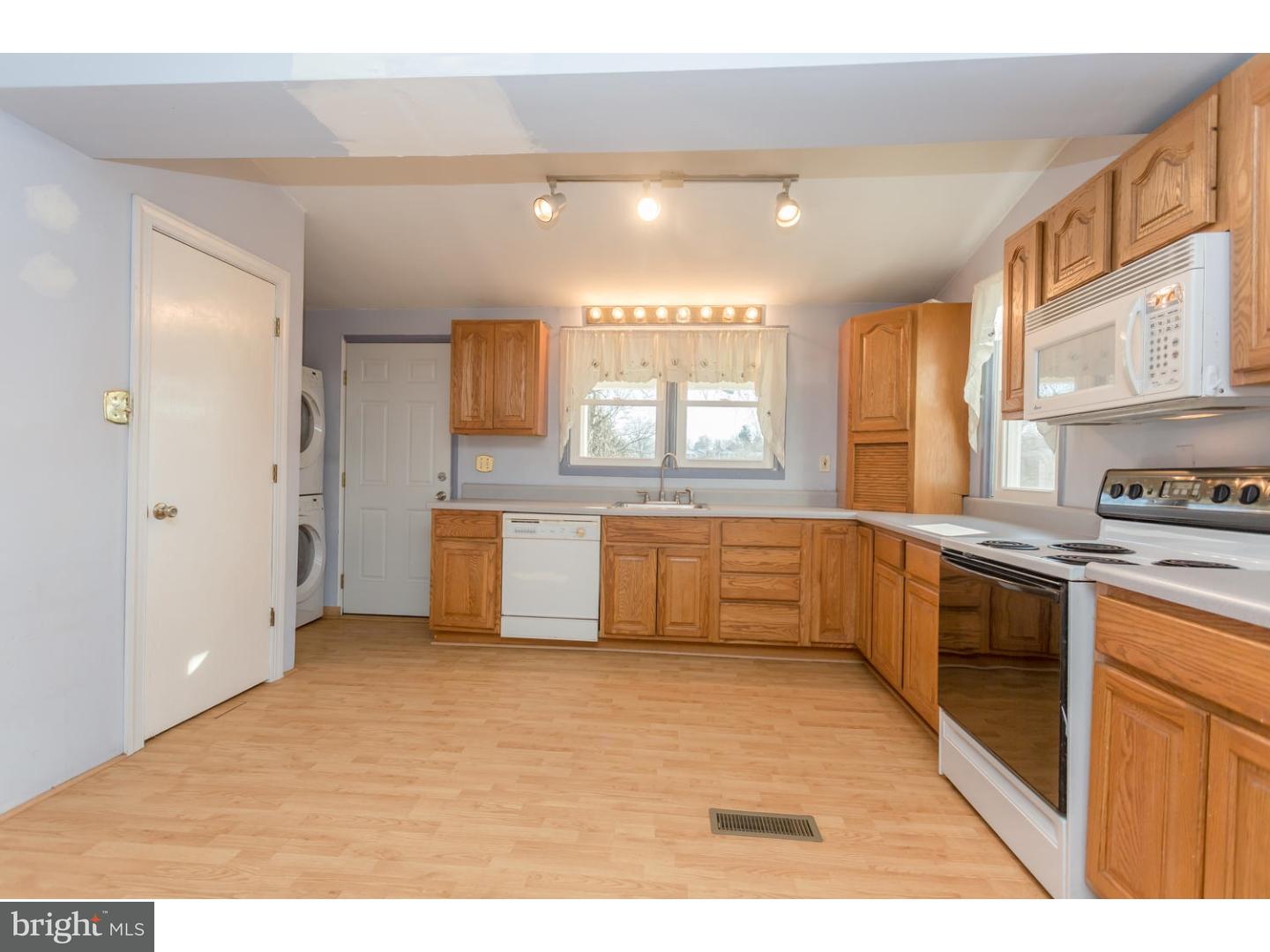 236 Chestnut Street Spring City, PA 19475 - Photo 7 of 25 Kitchen