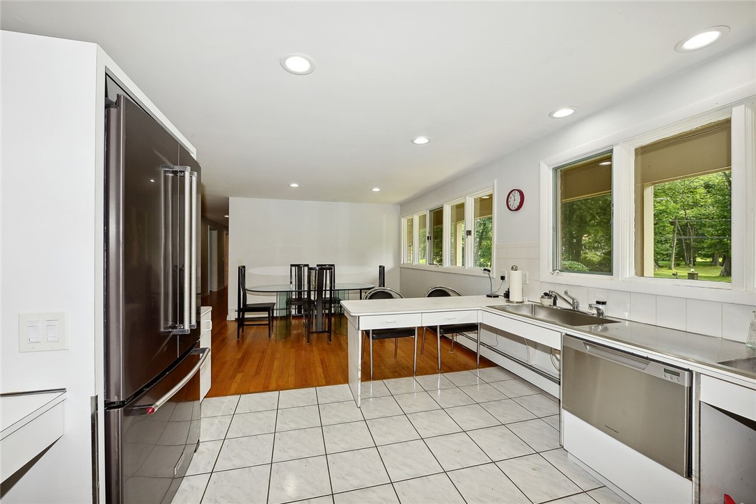 117 Heritage Drive Warwick, RI 02818 - Photo 14 of 31