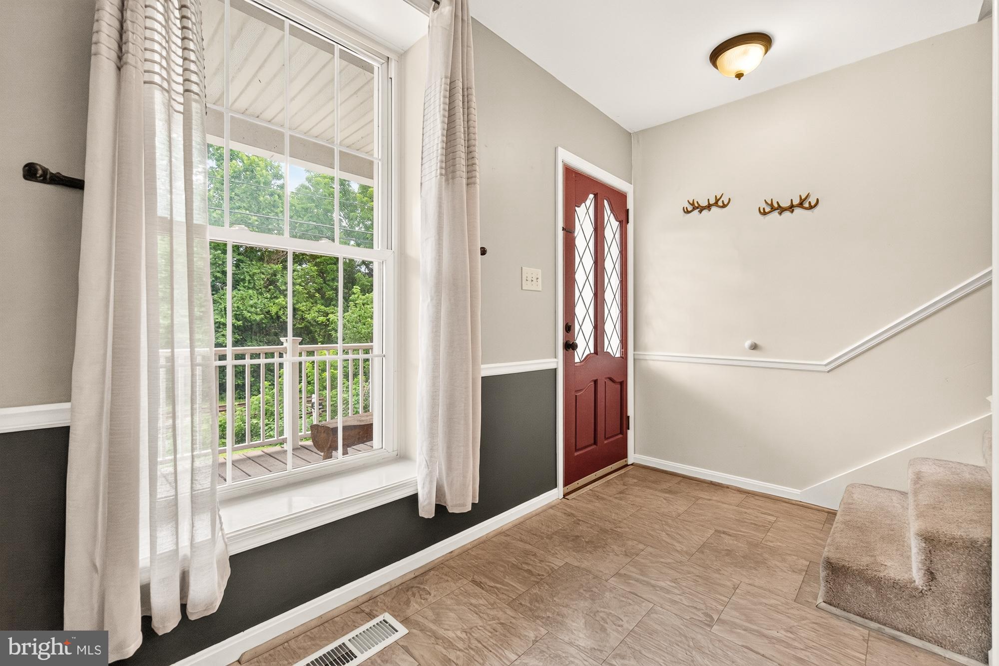 18854 Sandy Hook Road Knoxville, MD 21758 - Photo 4 of 59 Front entrance