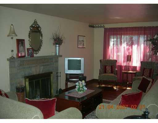 4105 Mt Troy Road Pittsburgh, PA 15214 - Photo 5 of 8 Living Room.