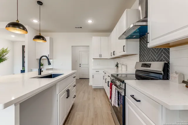 $385,000 | 16724 Llano Estacado Drive, Atascosa, TX 78002