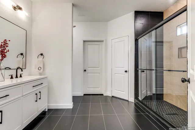 $385,000 | 16724 Llano Estacado Drive, Atascosa, TX 78002