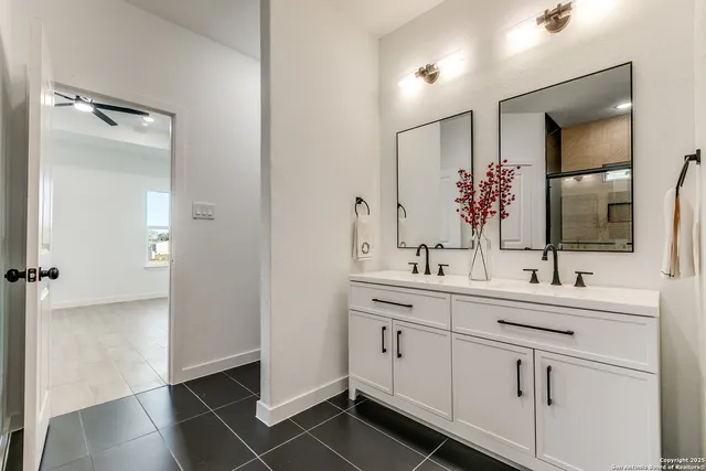 $385,000 | 16724 Llano Estacado Drive, Atascosa, TX 78002