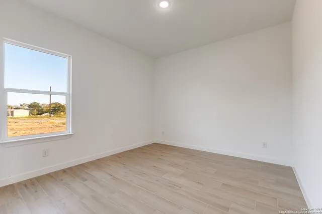 $385,000 | 16724 Llano Estacado Drive, Atascosa, TX 78002