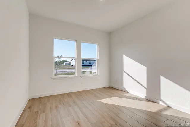 $385,000 | 16724 Llano Estacado Drive, Atascosa, TX 78002