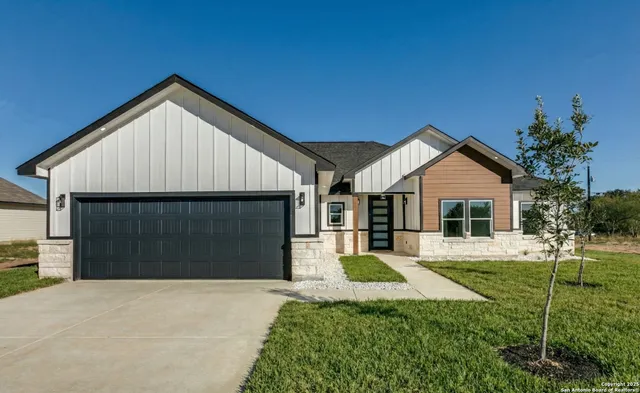 $385,000 | 16724 Llano Estacado Drive, Atascosa, TX 78002