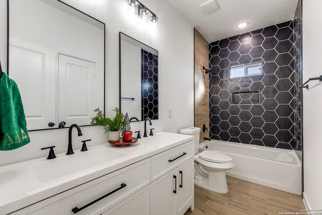 $385,000 | 16724 Llano Estacado Drive, Atascosa, TX 78002