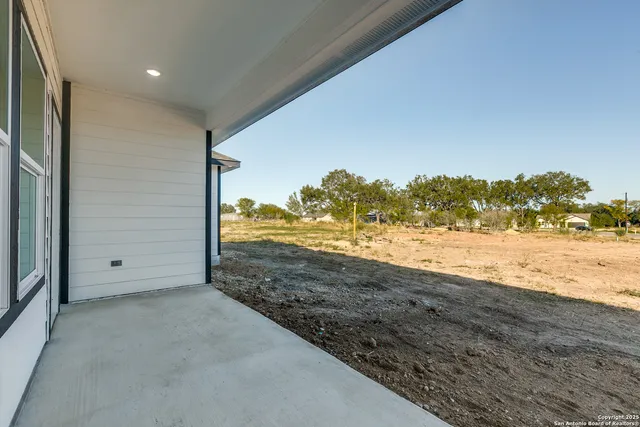 $385,000 | 16724 Llano Estacado Drive, Atascosa, TX 78002