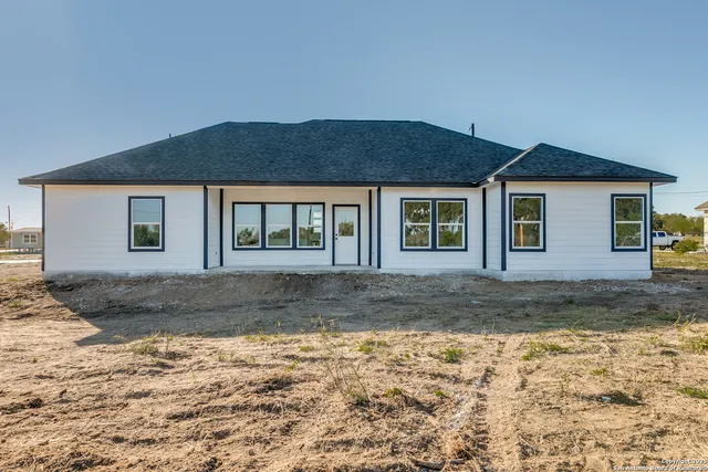 $385,000 | 16724 Llano Estacado Drive, Atascosa, TX 78002