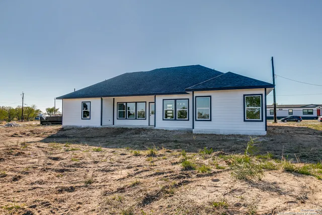 $385,000 | 16724 Llano Estacado Drive, Atascosa, TX 78002