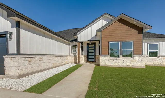 $385,000 | 16724 Llano Estacado Drive, Atascosa, TX 78002