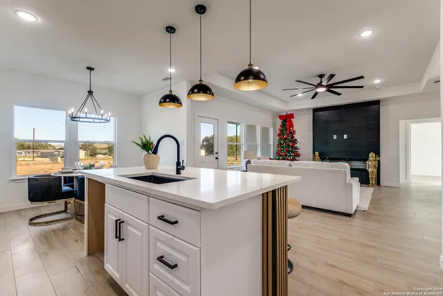 $385,000 | 16724 Llano Estacado Drive, Atascosa, TX 78002