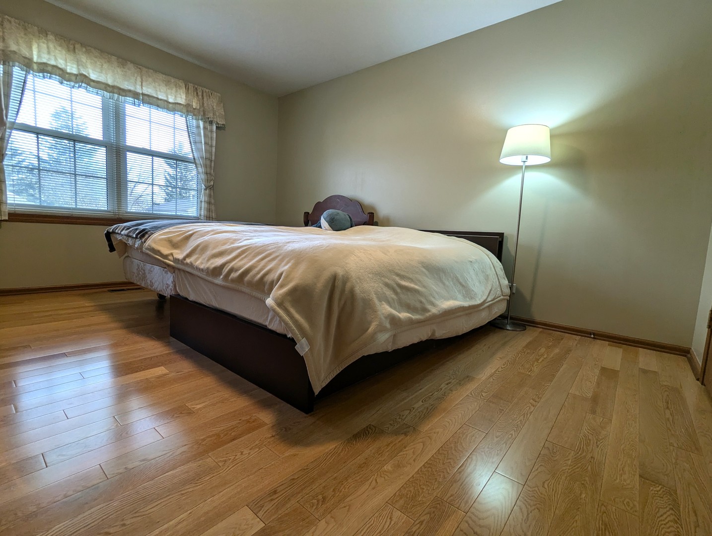 1466 Garnet Circle Hoffman Estates, IL 60192 - Photo 16 of 23 a spacious bedroom with a bed and wooden floor