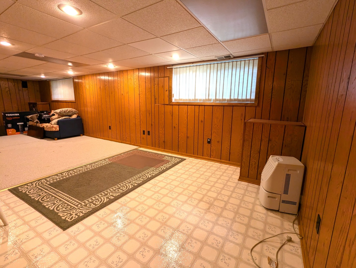 1466 Garnet Circle Hoffman Estates, IL 60192 - Photo 20 of 23 a bedroom with a bed and a window