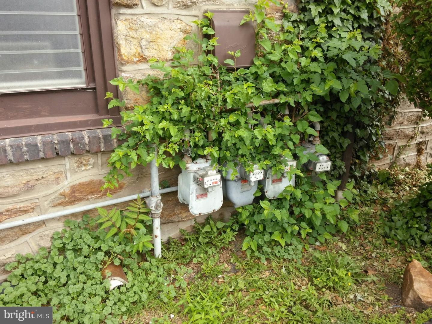 300 Kingston Road Upper Darby, PA 19082 - Photo 5 of 25 Exterior Side