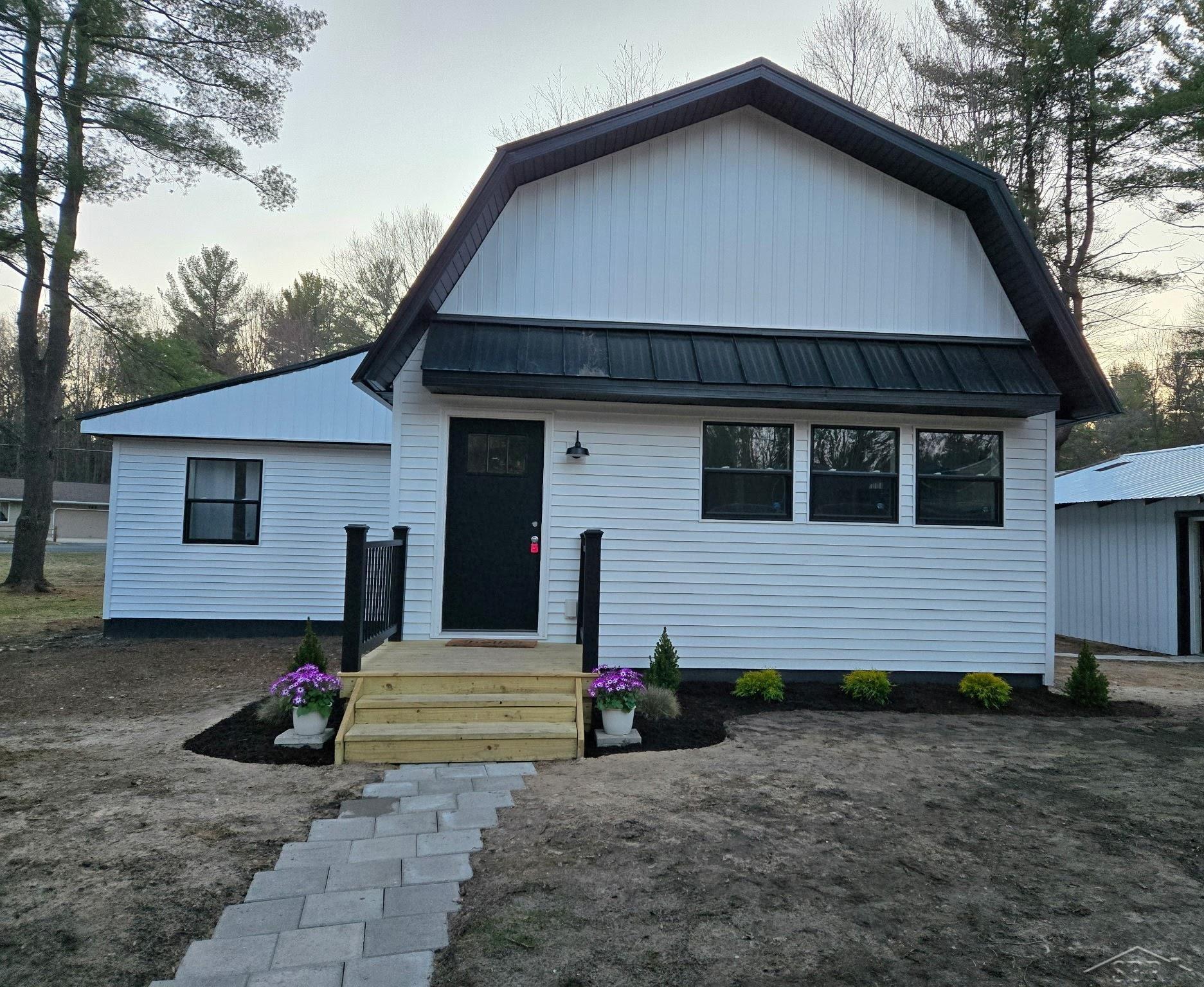 1983 North Hope Road Midland, MI 48642 - Photo 1 of 32 50169405-e5e2a4af-e102-404f-8ecc-cfebf6f3af22.JPG