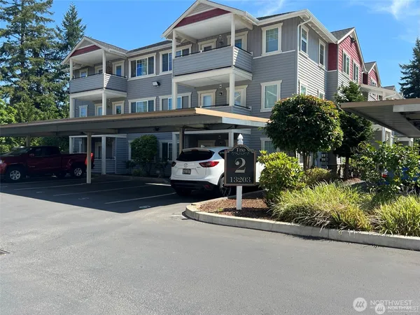 $1,750 | 13203 97th Avenue East, Unit 202, Puyallup, WA 98373