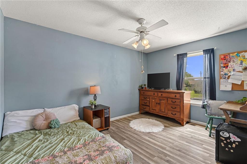 920 East Pumpkin Ridge Gardner, KS 66030 - Photo 16 of 28
