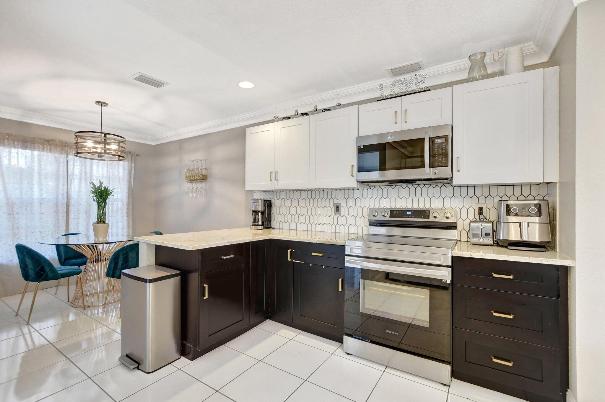 20899 Avenel Run Boca Raton, FL 33428 - Photo 10 of 56 22-web-or-mls-DSC_0086