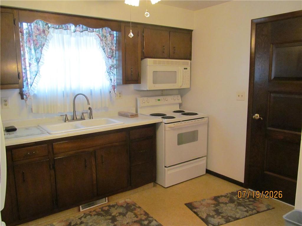 724 Cemetery Road Perryopolis, PA 15473 - Photo 7 of 24 Kitchen
