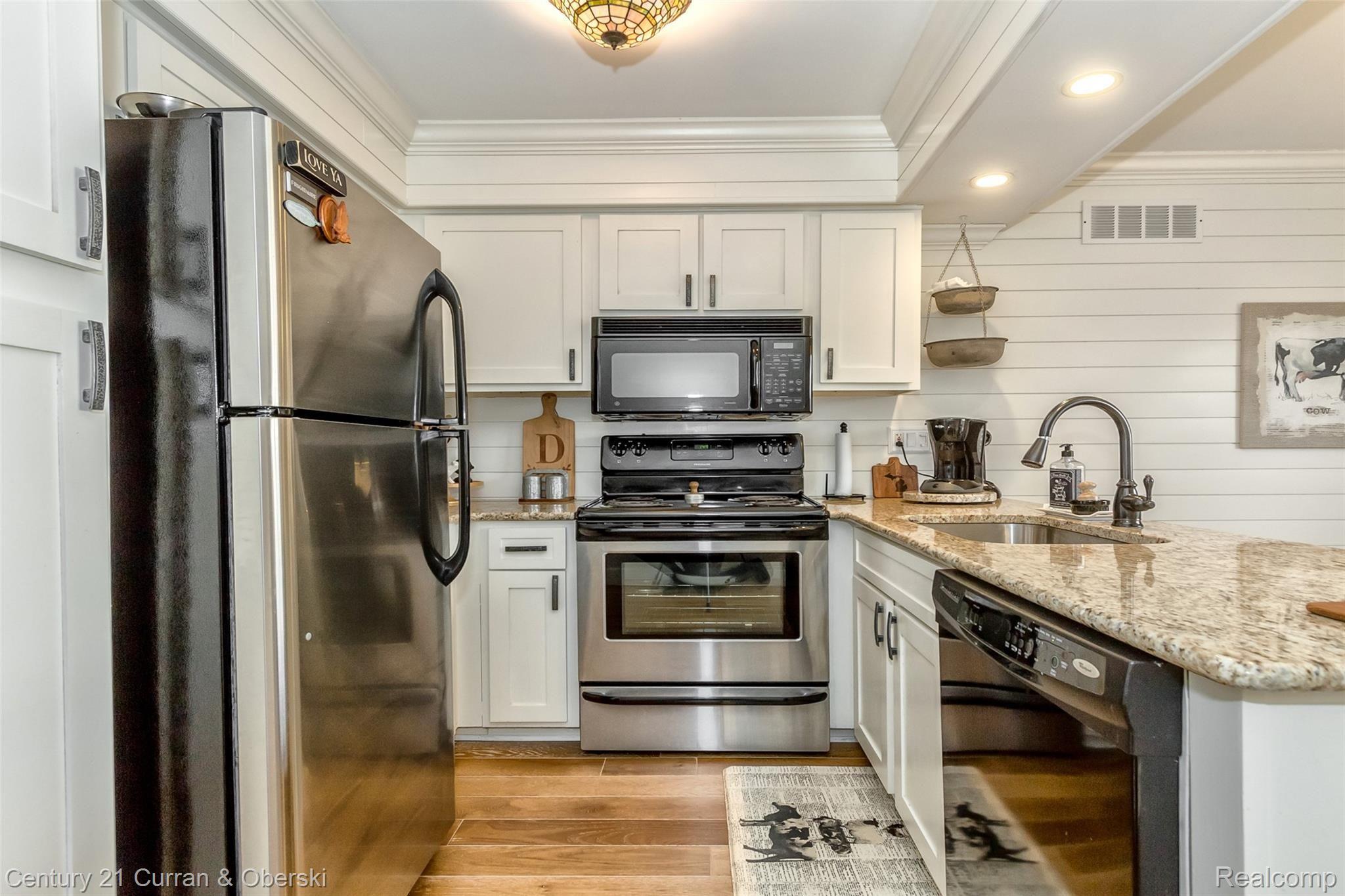 17560 Rudgate Street Southgate, MI 48195 - Photo 11 of 31 11.jpg