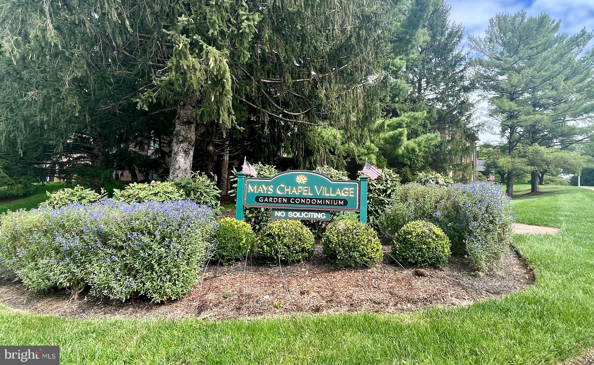 2 Bailiffs Court, Unit 102 Lutherville-Timonium, MD 21093 - Photo 27 of 34 a view of a garden with large trees