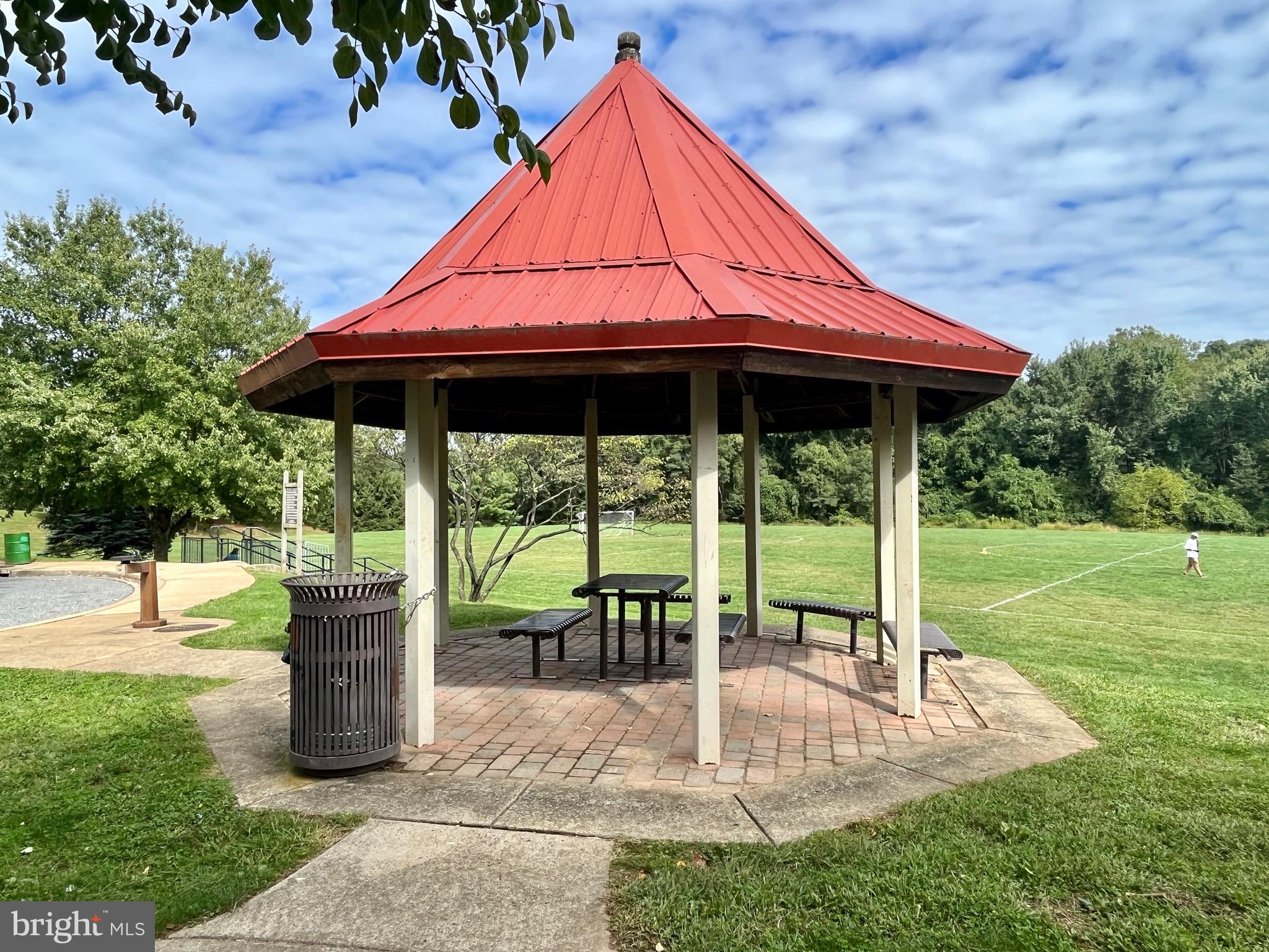 2 Bailiffs Court, Unit 102 Lutherville-Timonium, MD 21093 - Photo 31 of 34 a backyard of a house with table and chairs
