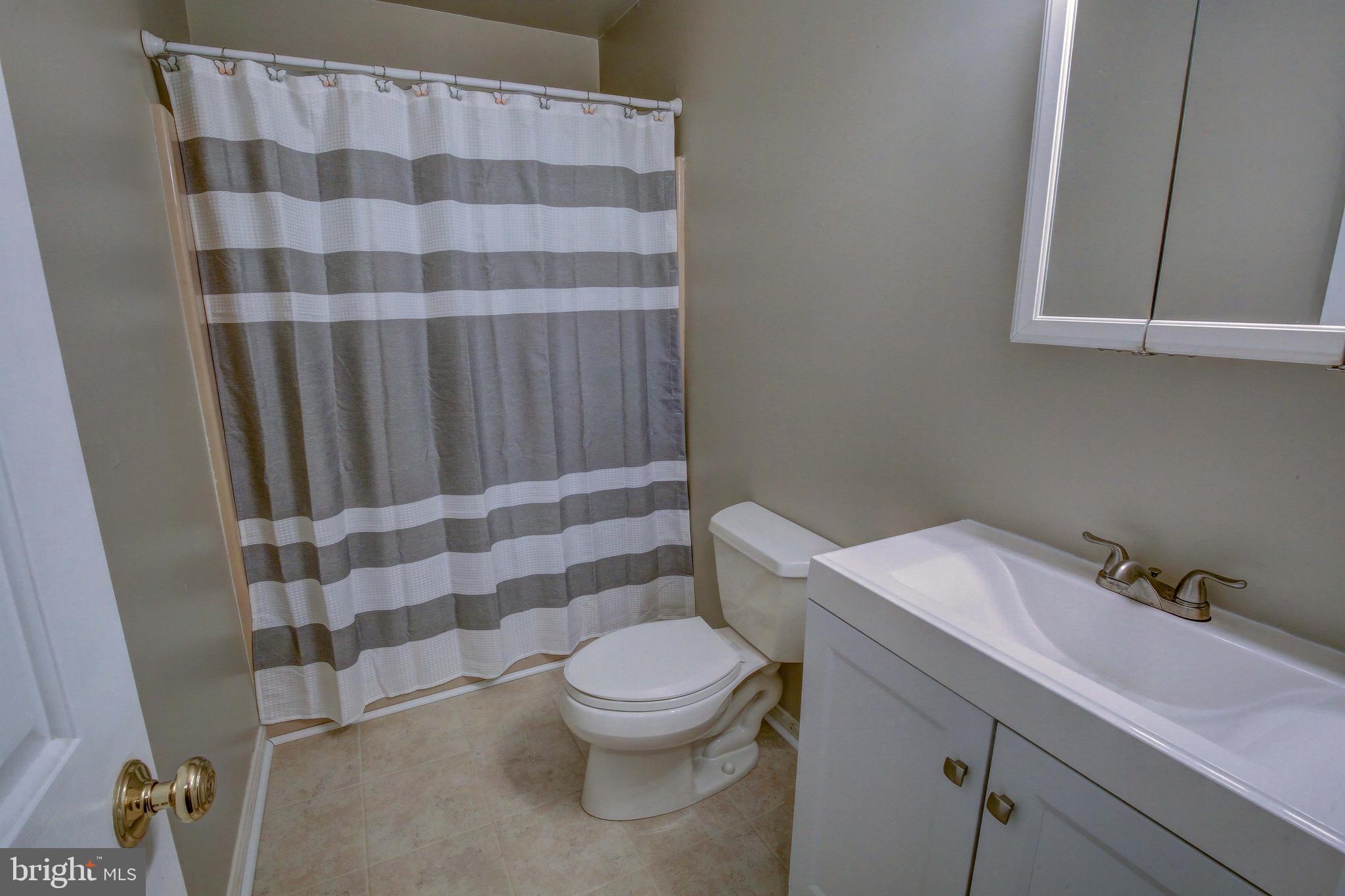 9865 Howes Road Dunkirk, MD 20754 - Photo 29 of 50 Full Bathroom