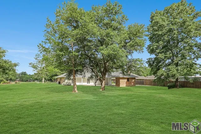 $339,900 | 6720 Stoneshire Drive, Baton Rouge, LA 70818