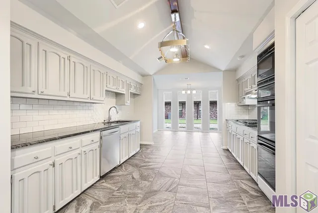 $339,900 | 6720 Stoneshire Drive, Baton Rouge, LA 70818