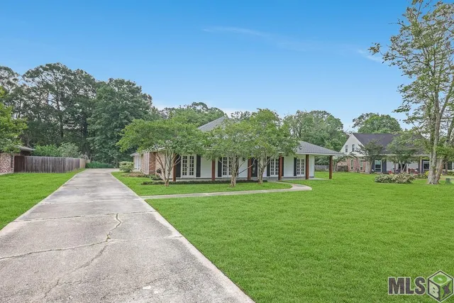 $339,900 | 6720 Stoneshire Drive, Baton Rouge, LA 70818