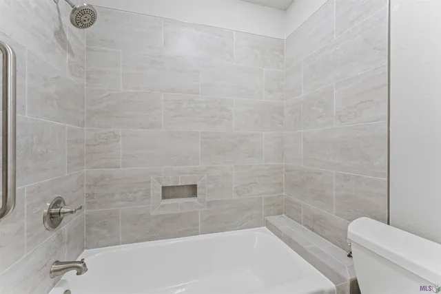 $339,900 | 6720 Stoneshire Drive, Baton Rouge, LA 70818