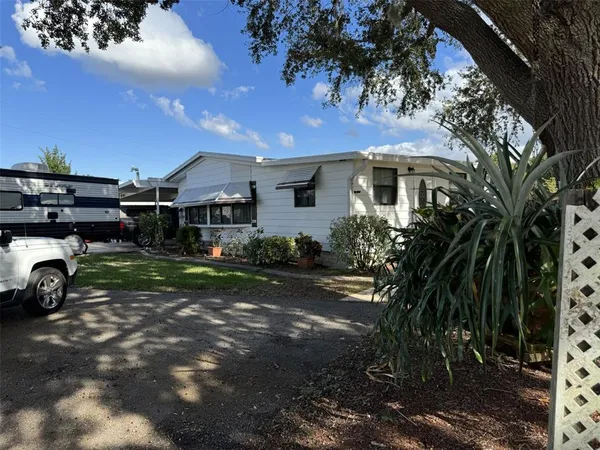 $180,000 | 9000 Lake Point Boulevard, Lake Wales, FL 33898