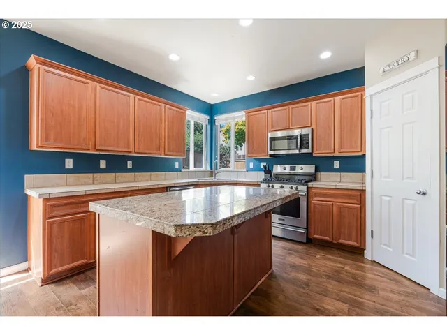 $575,000 | 393 Stellers Eagle Street Northwest, Salem, OR 97304